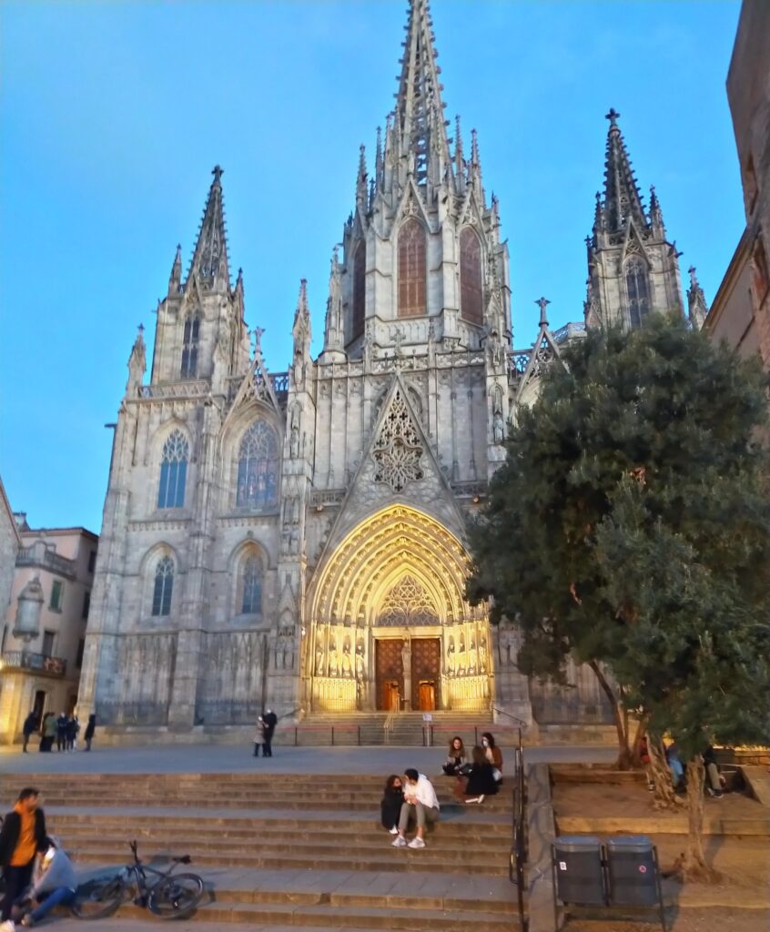 Кафедральный собор Барселоны в цифрах