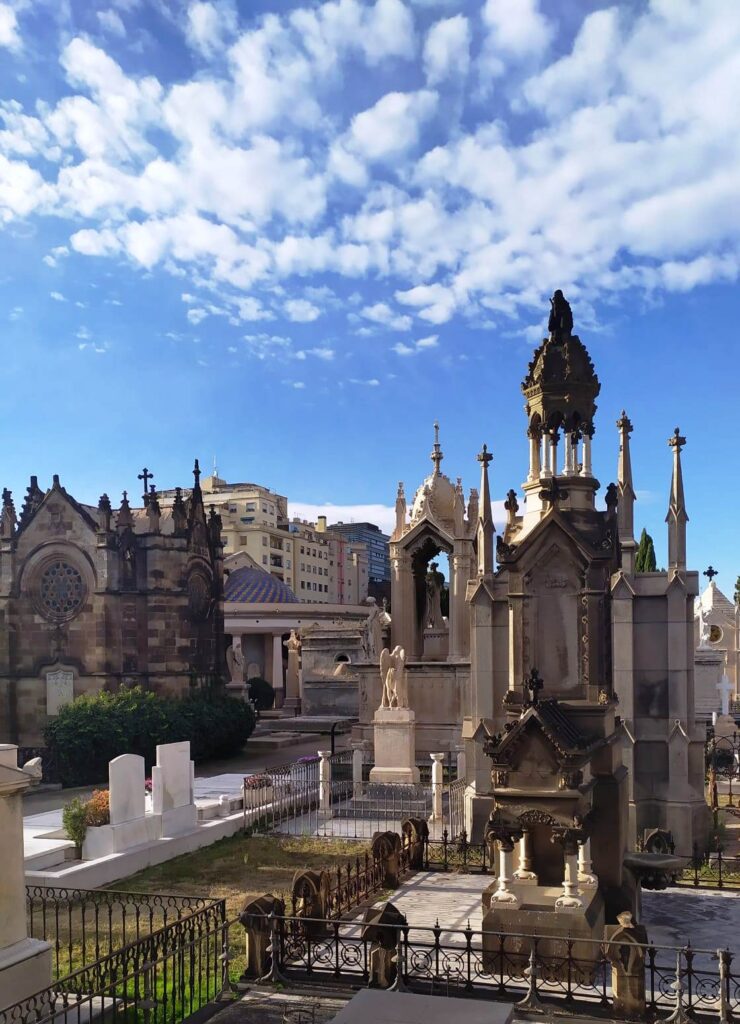 кладбище Побленоу в Барселоне