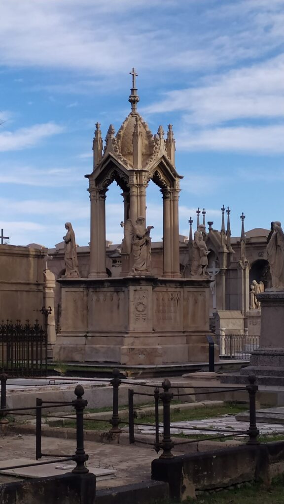Кладбище Побленоу в Барселоне